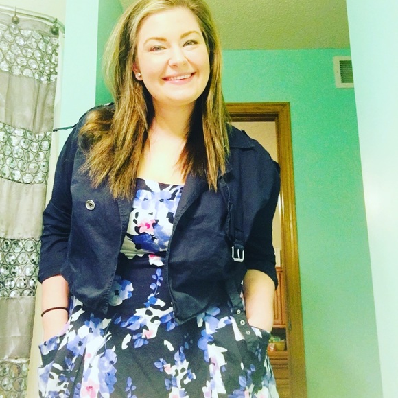 Bookmark my Closet ❤️ - Picture 4 of 8